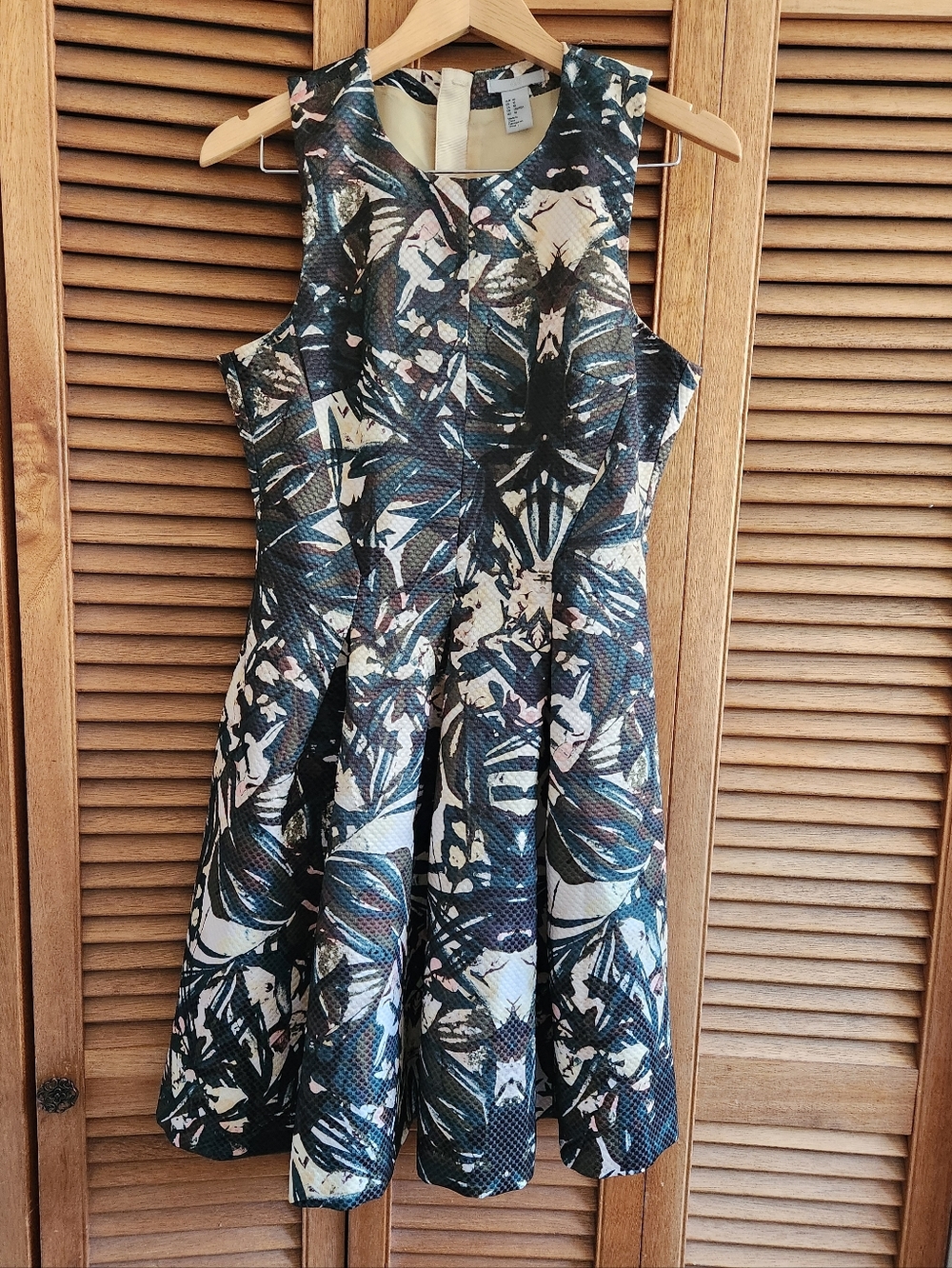 H&M Structured Fit & Flare Dress | Textured Tropical Print | Size 10